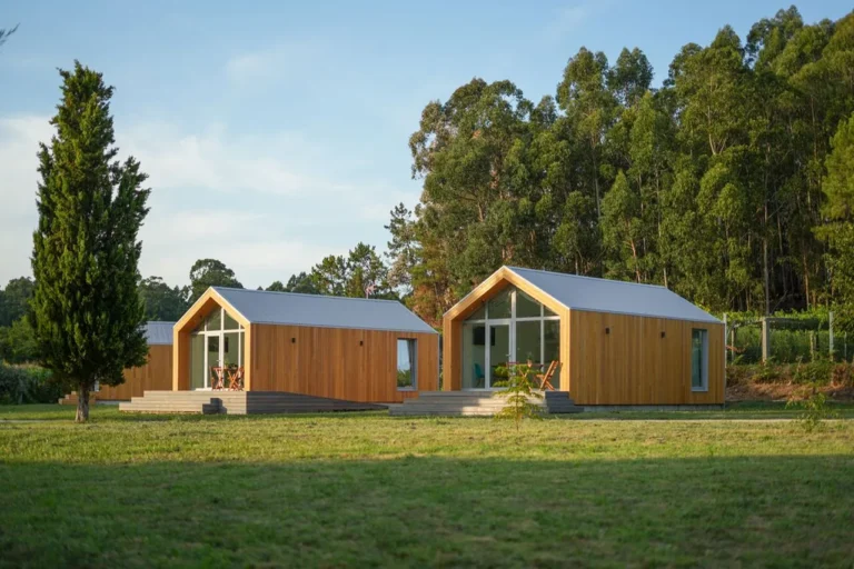 Campamento turístico temático en instalaciones estables en Meaño